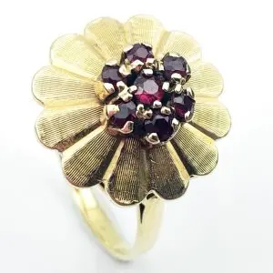 Vintage 9ct Gold Flower Ring