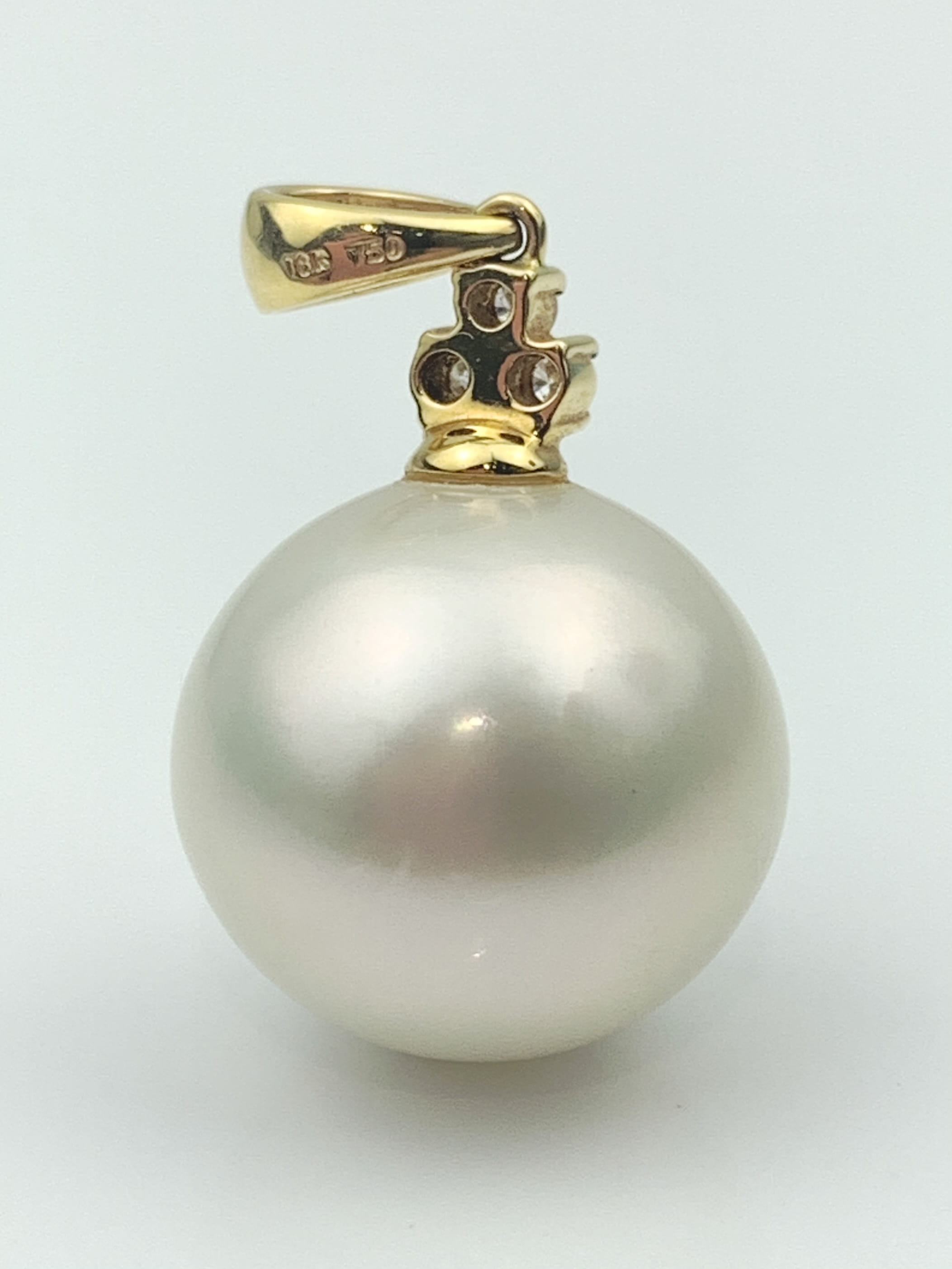 18ct Gold Diamond & Pearl Pendant - Image 3