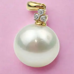 18ct Gold Diamond & Pearl Pendant
